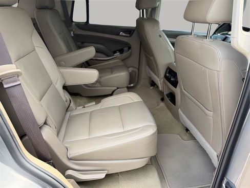 Used 2018 Chevrolet Tahoe LT w/ Luxury Package RWD image 39
