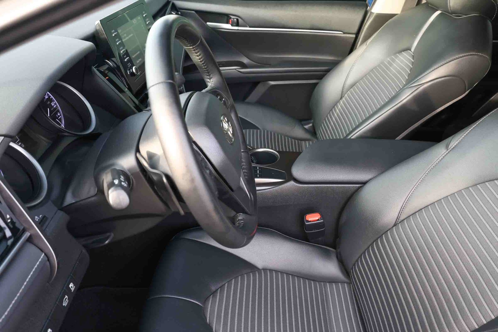 Used 2024 Toyota Camry SE FWD image 13
