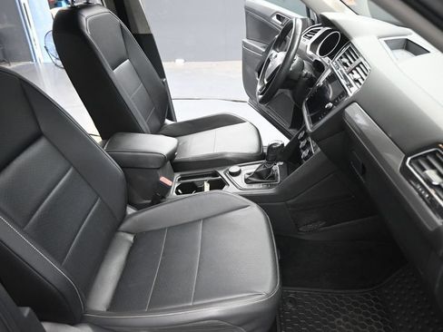 Used 2021 Volkswagen Tiguan SE AWD/4WD image 23