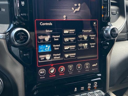 Used 2019 RAM 1500 Laramie AWD/4WD image 23