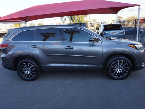 Used 2017 Toyota Highlander SE image 5