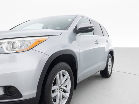 Used 2016 Toyota Highlander LE AWD/4WD image 12