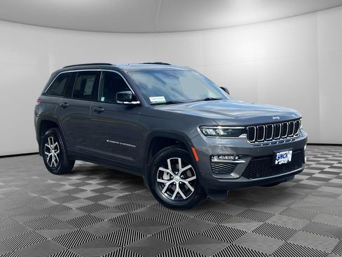 Used 2025 Jeep Grand Cherokee Limited w/ Luxury Tech Group II AWD/4WD image 5