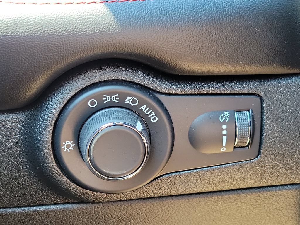 Used 2025 Dodge Durango GT RWD image 23