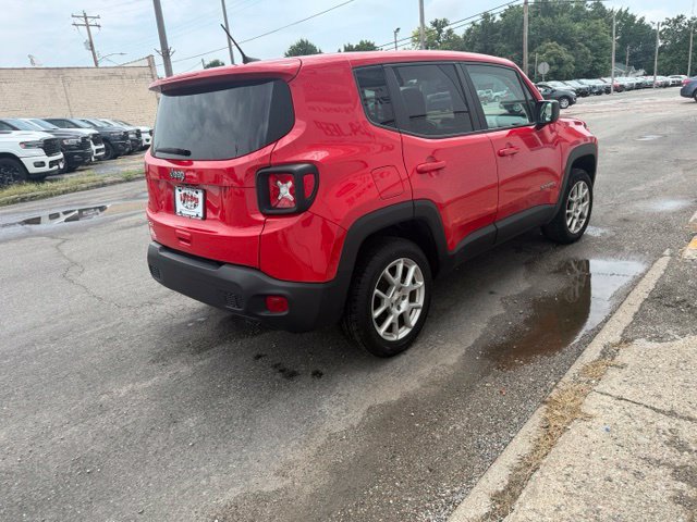 Used 2023 Jeep Renegade Latitude AWD/4WD image 5