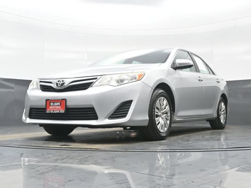 Used 2013 Toyota Camry LE image 22