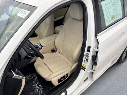 Used 2021 BMW 330i xDrive Sedan w/ Convenience Package image 11