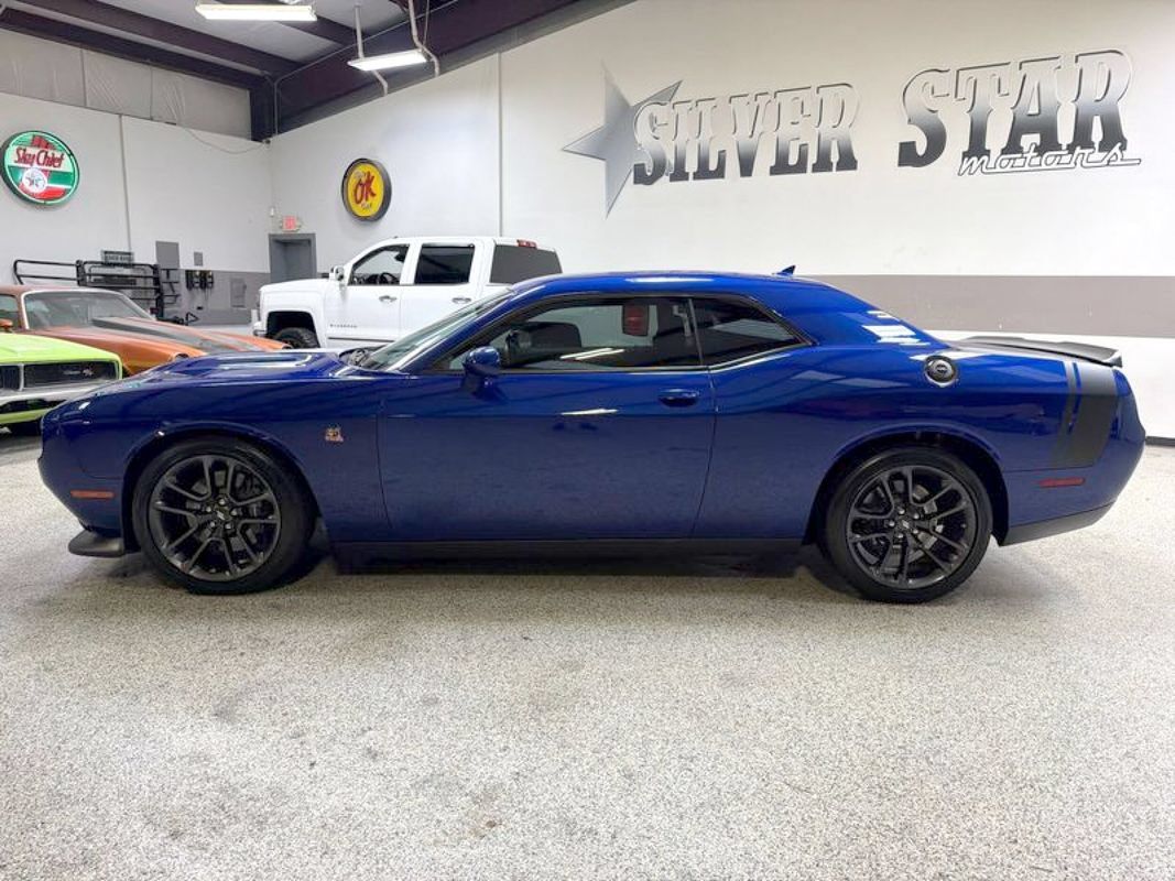 Used 2022 Dodge Challenger R/T Scat Pack w/ Scat Pack Stripe RWD image 3