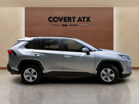 Used 2019 Toyota RAV4 XLE w/ Convenience Package FWD image 6