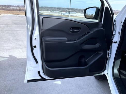 Certified 2024 Nissan Frontier S image 9