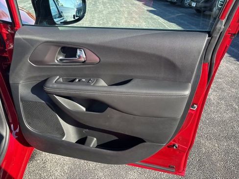 New 2026 Chrysler Pacifica Select image 12