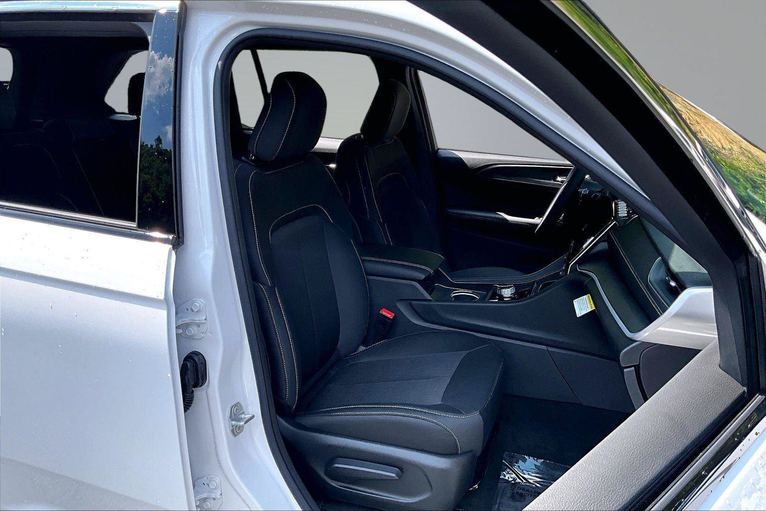 New 2026 Jeep Grand Cherokee Laredo AWD/4WD image 9