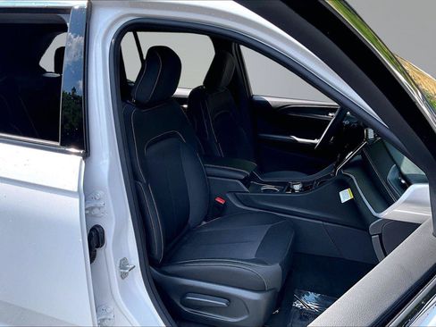 New 2026 Jeep Grand Cherokee Laredo AWD/4WD image 9