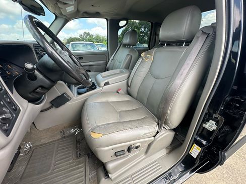 Used 2006 Chevrolet Silverado 2500 LT w/ Onstar Plus Package AWD/4WD image 25