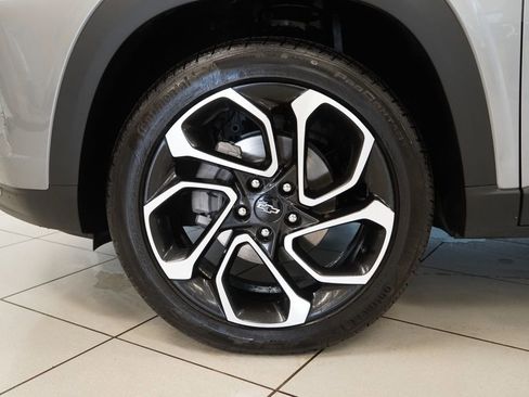 Certified 2025 Chevrolet Trax RS w/ Driver Confidence Package image 15