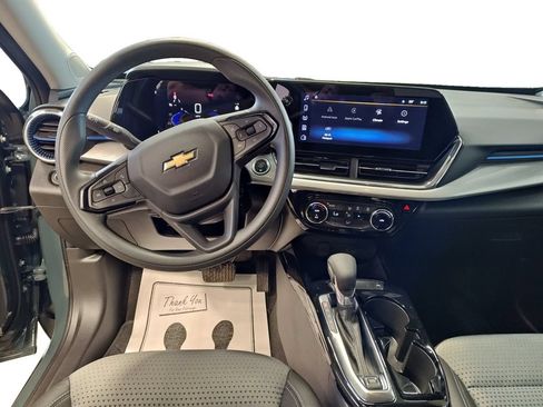 Used 2025 Chevrolet Trax LT FWD image 10