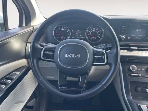 Used 2024 Kia Carnival LX image 12