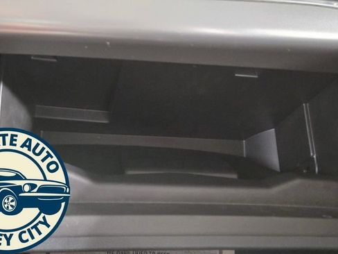 Used 2023 Ford Edge Titanium image 19