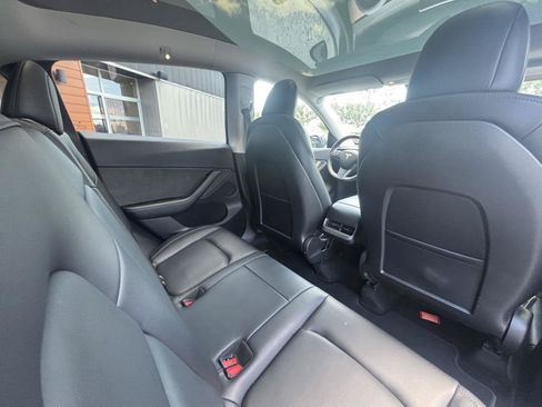 Used 2021 Tesla Model Y Long Range AWD/4WD image 17