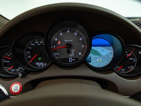 Used 2014 Porsche Cayenne S image 22