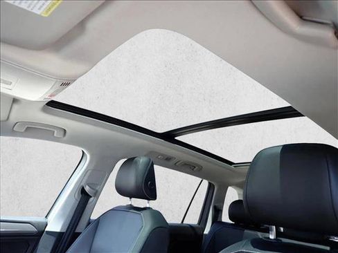 Used 2022 Volkswagen Tiguan SE image 15