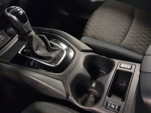 Used 2019 Nissan Rogue SV FWD image 26