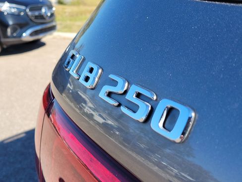 Certified 2021 Mercedes-Benz GLB 250 4MATIC image 6