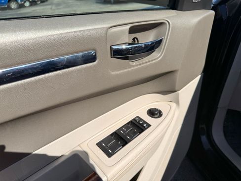 Used 2008 Chrysler 300 Limited RWD image 11