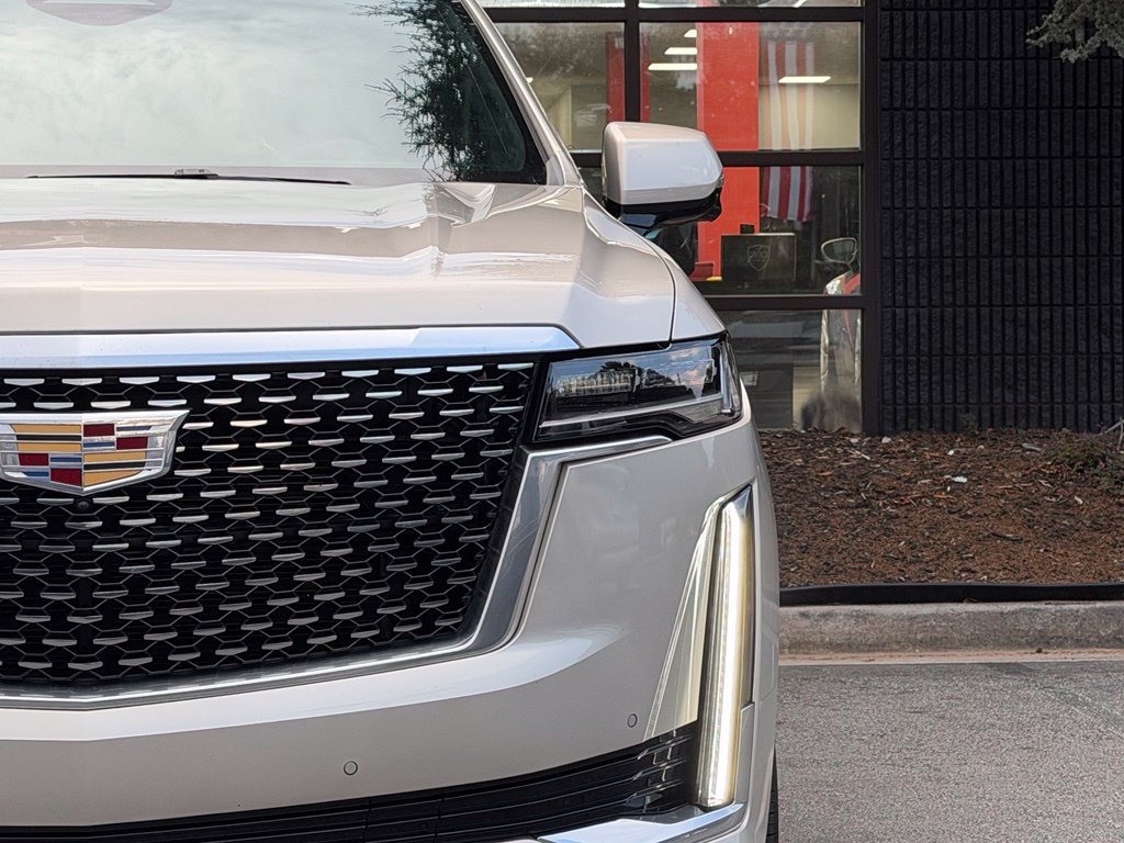 Used 2023 Cadillac Escalade Luxury RWD image 5