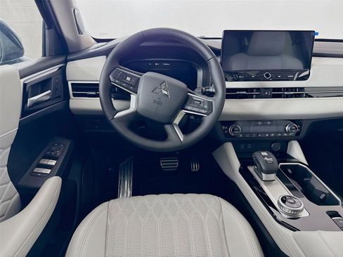 New 2025 Mitsubishi Outlander SEL image 23