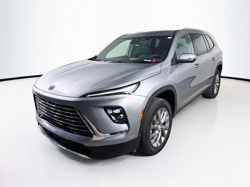 Used 2025 Buick Enclave Preferred image 4