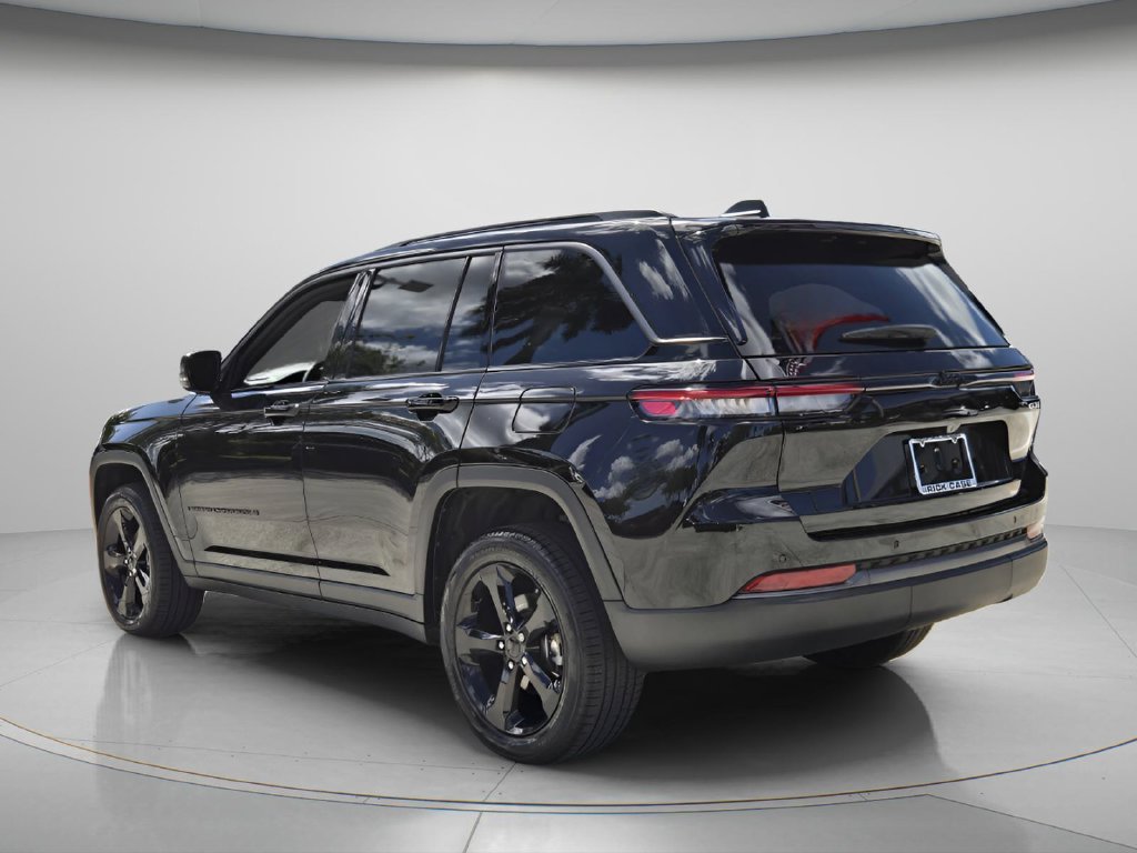 Used 2026 Jeep Grand Cherokee Limited w/ Limited Altitude Package RWD image 7