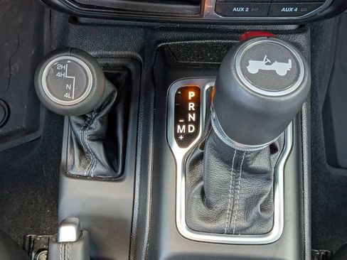 Used 2024 Jeep Wrangler Unlimited Sahara w/ Technology Group AWD/4WD image 18