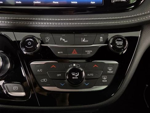 New 2026 Chrysler Pacifica Select image 23