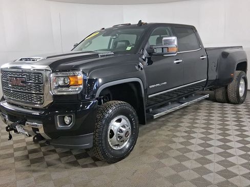 Used 2019 GMC Sierra 3500 Denali w/ Duramax Plus Package image 4