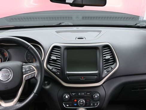 Used 2017 Jeep Cherokee Limited image 25