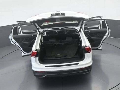 Used 2024 Volkswagen Tiguan SE FWD image 65