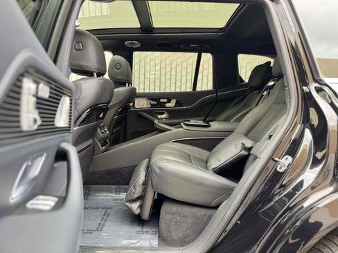 Used 2023 Mercedes-Benz Maybach GLS 600 4MATIC image 5