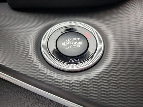 New 2025 Jeep Grand Cherokee Altitude image 21