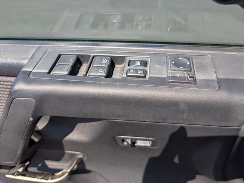 Used 2011 Nissan Titan SV w/ SV Value Truck Pkg image 16