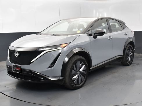 Used 2023 Nissan Ariya AWD image 3