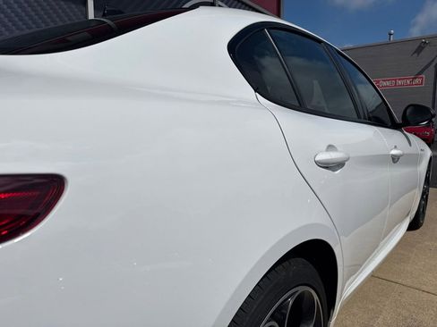 Used 2023 Alfa Romeo Giulia Veloce AWD/4WD image 6