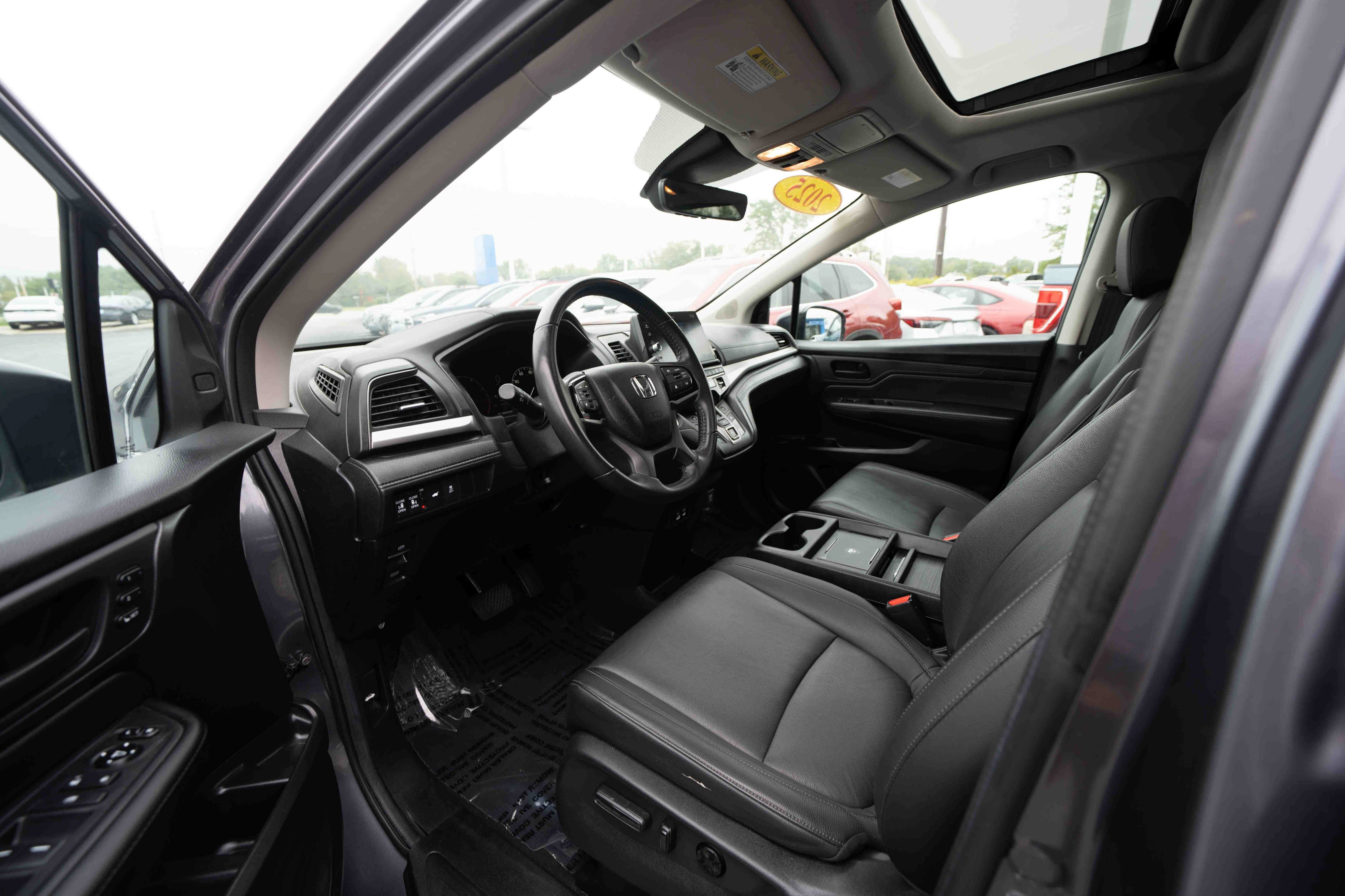 Used 2025 Honda Odyssey EX-L image 8