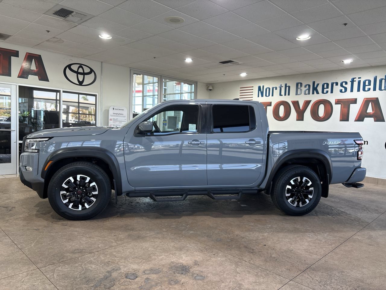 Used 2022 Nissan Frontier Pro-X RWD image 7