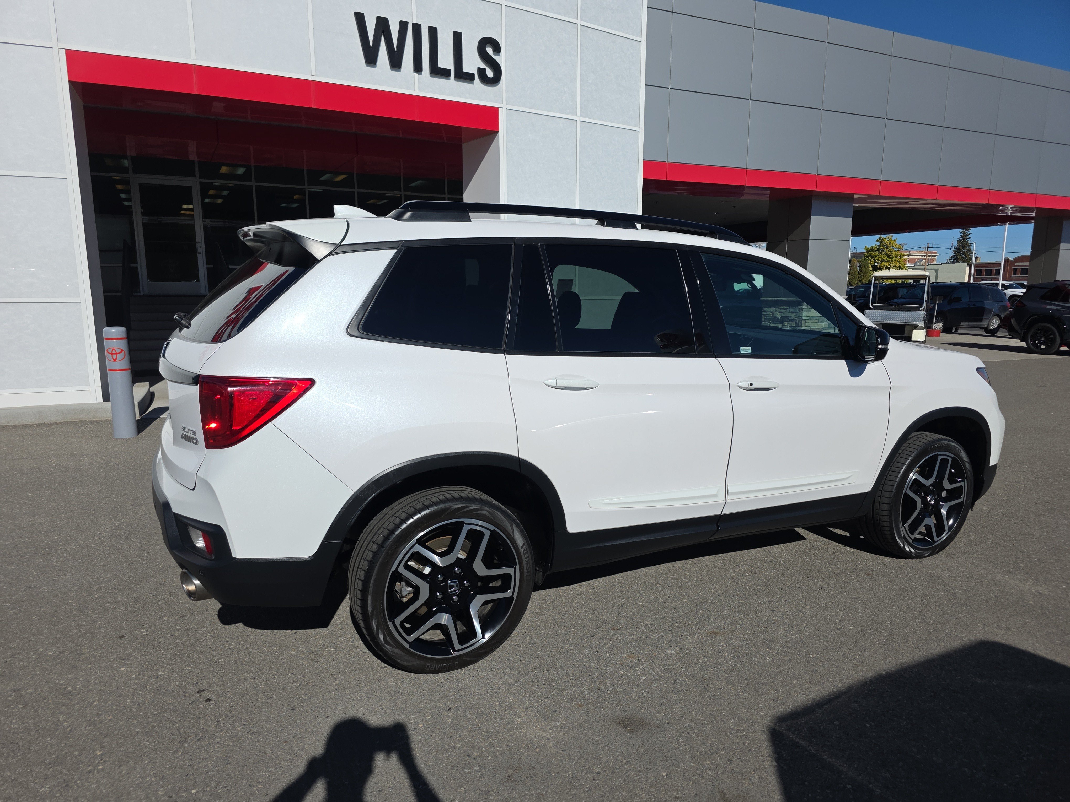 Used 2023 Honda Passport Elite image 8