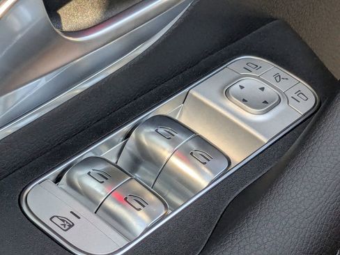 Used 2025 Mercedes-Benz GLS 450 4MATIC image 9