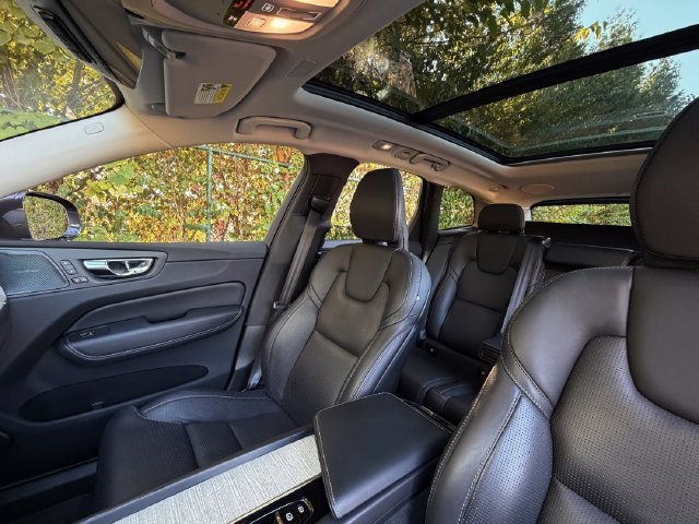 Used 2022 Volvo XC60 B5 Inscription w/ Advanced Package AWD/4WD image 32