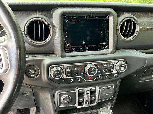 Used 2021 Jeep Gladiator Overland AWD/4WD image 7