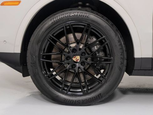 Certified 2026 Porsche Cayenne E-Hybrid AWD/4WD image 15