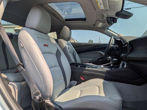 Used 2022 Chevrolet Camaro SS RWD image 6